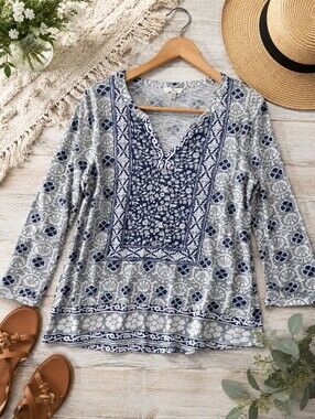 Lucky Brand Boho Blue Gray Print V- Neck Top Size Medium